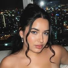 Kimberly Bergmann 🍒 (@kiimbergmann)