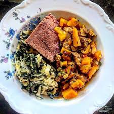Early Dinner Beef Stew Sauteed Spinach Cabbage With Brown Ugali Beef Bee Bee B Sautierter Spinat Rindfleisch Kohlsuppe Rezept