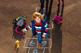 Olvida la parte de beber en el juego si quieres jugar con niños. Juegos Tradicionales Al Aire Libre Para Ninos Etapa Infantil