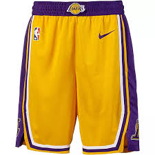 Shop top brands, including jordan®, nike®, under armour® men's basketball shorts and more to find the size, style and length of basketball shorts that match your playing style. Nike Los Angeles Lakers Basketball Shorts Herren Amarillo Field Purple White Im Online Shop Von Sportscheck Kaufen
