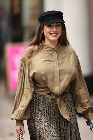 Does kelly brook have official social media profiles? Kelly Brook Arrives At Heart Radio In Satin Blouse And Pleated Skirt In London 17 Gotceleb