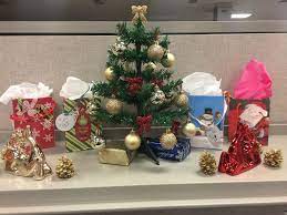 Christmas Decor For A Small Office Space With A Mini Tree Mini Gifts Mini Gift Bags Affordable Christmas Decorations Christmas Wreaths Christmas