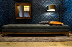 Impara con questo tutorial tutorial come anche se può sembrare strano, una delle ultime tendenze decorative che troviamo è quella di scegliere un letto e trasformarlo in un divano. Come Trasformare Un Letto In Divano In Maniera Semplice E Veloce