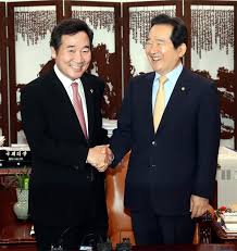 ▲ 정세균 새정치민주연합 의원이 지난 7일 모교인 고려대 생활도서관에서 학생들과 1대1 면담 시간을 갖고 청년들의 고민을 함께 했다. ì´ë¦¬ì§ ìˆ˜ë½ ë§ˆìŒêµ³ížŒ ì •ì„¸ê·  ì´ë‚™ì—°ì€ ë‹¹ë³µê·€í›„ ì—­í• ë¡  ì»¤ì ¸ ë§¤ì¼ê²½ì œ