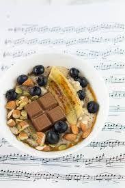 Porridge alla ciliegia o al cioccolato con avena, yogurt alla vaniglia, amarene e crema al cacao e nocciola. Porridge Con Il Cioccolato Non Solo Porridge Ricetta Idee Alimentari Banane Caramellate Colazione Di Frutta