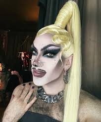 HONEY✨ Thank you to everyone that came out to @redgoose306 this past  weekend! I had a lovely time doing another stop with Banshee🖤 xoxo Hair by  @weekdaywigs 🖤🖤🖤 Corset/Dress by @emmasisdesigns 🖤🖤🖤