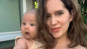 Influencer krijgt kritiek op Insta-post: 'Ik weet niet of ik mijn kind wil  inenten'