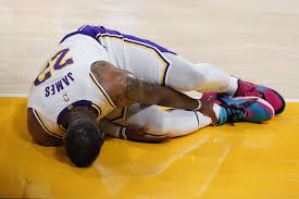 The official lebron james facebook page. Lebron James Leaves Court With Right Ankle Injury Vs Hawks