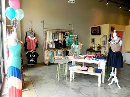 To make it easier to order and assemble commercial clothing racks, we offer a number of kitted clothing racks. 5 Commercial Clothing Racks That You Can Put Together Yourself Simplified Building