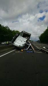 Le parisien ne précise pas s'il. Accident L Autoroute A10 France 3 Centre Val De Loire Facebook