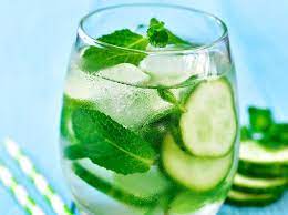 Darum Sollten Sie Taglich Gurkenwasser Trinken Rezepte Freundin De Gin Recipes Cucumber Flavoured Gin
