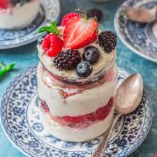 La mia versione un po' più leggera ( non ci sono ne mascarpone ne uova) del classico e intramontabile dolce amato da tutti, il tiramisù. Berry Tiramisu Tiramisu Ai Frutti Di Bosco Olivia S Cuisine