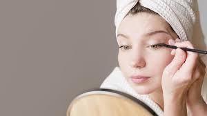 Hal-hal yang Perlu DIpertimbangkan saat Memilih Eyeliner Hitam atau Coklat 