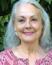 Robyn Nicholson's Instagram, Twitter & Facebook