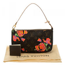 Trova una vasta selezione di borsette pochette da donna louis vuitton a prezzi vantaggiosi su ebay. Louis Vuitton Monogram Canvas Limited Edition Stephen Sprouse Roses Pochette Accessoires Louis Vuitton Tlc
