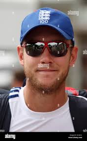 Le lanceur de cricket de l'Angleterre Stuart Broad dans les filets, lors  d'une session d'entraînement au MCG, mardi 24 décembre. L'Angleterre fera  l'essai de l'Australie dans la quatrième série de cendres, à