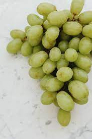 Pourtant, le raisin n'est pas aussi calorique que la pomme qui est un aliment minceur. Raisin Valeur Nutritive Bienfaits Sante Et Conservation