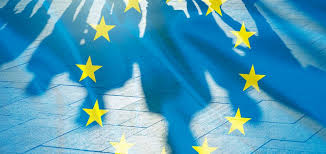 الإتحاد الأوروبي european union، هو منظمة دولية للدول الأوروبية يضم 28 دولة، تأسس بناء على اتفاقية معروفة باسم معاهدة ماسترخت الموقعة عام 1992 م، ولكن العديد من أفكاره موجودة منذ خمسينات القرن الماضي. Ù…Ø¤Ø³Ø³Ø§Øª Ø§Ù„Ø§ØªØ­Ø§Ø¯ Ø§Ù„Ø£ÙˆØ±ÙˆØ¨ÙŠ ÙˆÙ…Ù‡Ù…Ø§ØªÙ‡Ø§ ÙÙŠ Ù„Ù…Ø­Ø© Ø³Ø±ÙŠØ¹Ø©