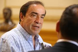 El país debe reconocer el trabajo consecuente y valiente del fiscal Domingo  Peréz que pese a los ataques cobardes de mafias sigue adelante, hoy  consiguió sentencia que condena a un corrupto. La