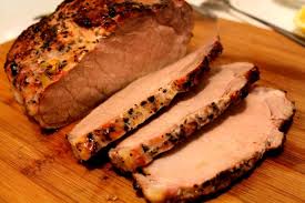 Tava cu costiţe se acoperă cu hârtie de copt (maria matyiku / epoch times). Pin On Retete De Fripturi