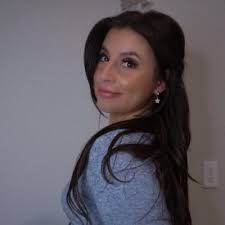 Lara Scott (@LaraHScott)