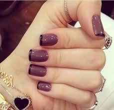 Esse é um estilo clássico que se adapta tanto para quem busca por uma decoração mais delicada quanto para as que gostam de ousar, acompanhe então mais dicas de unhas decoradas francesinha 2019 e fotos a seguir. Unhas Decoradas