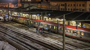 Verkeer = denk aan fietsverkeer, druk autoverkeer, treinverkeer dus verkeer is: Trein Van Italie Naar Oostenrijk Gestopt Uit Vrees Coronavirus Verkeer Hervat Nos