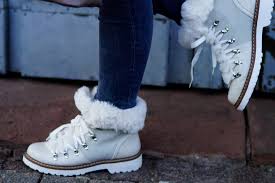 Weiße kleider gehören für fashionistas fest ins reisegepäck. Stiefeletten Ansprechend Kombinieren Beste Tipps