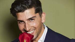 I came here to fall in love, the reigning franchise lead states in a voiceover. Bachelorette 2021 Alle Infos Zu Kandidat Julian Dannemann
