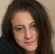 Symptoms of parental burnout: ‣ Low self-esteem and feelings of failure or  self-doubt ‣ Feeling helpless and trapped ‣ Increased negative and anxious  thoughts ‣ Exhaustion and a desire to escape or