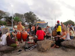 From the moment i arrived i realised that were three main types of people in byron bay. Byron Bay Du Perle Australiens Modern Hippie
