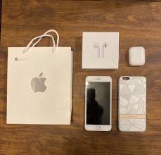 Owners of the iphone 5, 5s, 6, 6s and plus models may be wondering if wired lightning earpods will work on their device. Authentic Iphone 6s Plus 64gb With Apple Airpods Mobile Phones Gadgets Mobile Phones Iphone Iphone 6 Series On Carousell