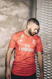 Y es que se han dado diferentes noticias que hacen pensar que este movimiento no es tan descabellado. Real Madrid S New Third Kit Is Made Entirely From Ocean Plastic Real Madrid Football Real Madrid Team Real Madrid