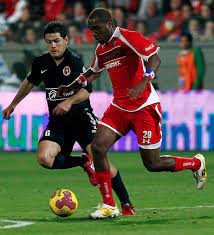Mientras que en el torneo de liga el toluca fue líder general, eliminando dramáticamente a morelia en cuartos de final, en semifinales se impusieron al club tijuana y en la final se enfrentaron al santos laguna, equipo al que ya habían vencido en finales de los años 2000 y 2010. Notimex Sur Twitter Foto Diablos Rojos Del Toluca Vs Xolos De Tijuana Final Del Torneo Apertura 2012 De La Liga Mx Jorge Arciga Notimex Http T Co 7bzmt8j5
