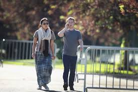 Mark zuckerberg und priscilla chan sind eltern geworden und dominieren die schlagzeilen. Facebook Warum Zuckerberg Den Verkauf Seiner Aktien Gestoppt Hat Manager Magazin