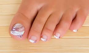 Ideas, y diseños de moda en decoración de uñas pies ¿cómo pintar las uñas de tus pies luzcan fabulosos e impecables como los de una princesa? Pedicura Francesa Con Detalles Y Brillos Hogarmania Disenos De Unas Pies Unas Manos Y Pies Arte De Unas De Pies