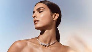 The Infinity Necklace Trend You’ll See Everywhere in 2025