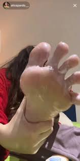 Two friends flash tease on EPORNER livestream