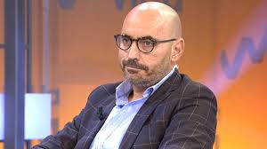 Ha sido un fin de semana intenso para toñi moreno, que ha vuelto a asistir a los gritos que, en ocasiones, se pegan sus colaboradores de 'viva la vida'.también ha hecho frente a tener que desvelar una información exclusiva: Diego Arrabal Anuncia Su Salida De Viva La Vida Este Es El Motivo