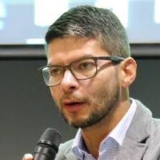 Arturo Mora (@r2romora)