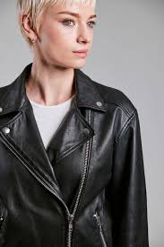 Handla våra skinnjackor tillverkade av högkvalitativt läder