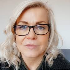 Delighted to have submitted my undergraduate dissertation to the School of  International Relations at the University of St Andrews. This year long  research project explores leadership identity…