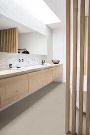 quick step vinylvloer ambient vibrant zandkleur amcl40137 in een moderne badkamer vind hier jouw favoriete badkam badkamer vloer badkamer modern vloeren