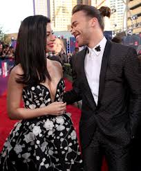 Actress emeraude toubia, 28, and her hunky crooner boyfriend prince royce, 28, are definitely one of the best looking couples around, and now emeraude — who was born in vancouver, canada and raised in texas — gushed to chica magazine in may 2017 about the amazing romance she has with. Prince Royce Emeraude Toubia Prince Royce And Emeraude Toubia Photos Zimbio