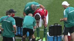 Löw annyira pipa lett, hogy a csuklyát is ledobta a fejéről. Ze6wuqgpszrtzm