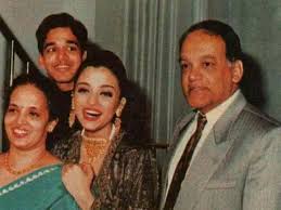 Old Pic Of Aishwarya Rai With Her Family Aishwarya Rai Aishwarya Rai Family Photos Aishwarya Rai Bachchan