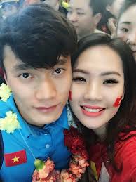 Bạn gái tin đồn của 'đội trưởng mắt híp' xuân trường bị tố chảnh chọe, kém duyên. Ghen Tá»‹ Vá»›i Co Gai Ä'Æ°á»£c Selfie Than Máº­t Cung Tiáº¿n DÅ©ng Xuan TrÆ°á»ng