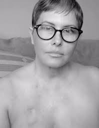 Baywatch' alum Nicole Eggert, 52, shaves head as she fights 'horrifying'  breast cancer