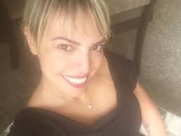 Acompanhante de luxo dá desconto nos encontros em troca de doações