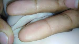 Papa te dit de te frotter la chatte pour quil puisse te regarder jouir  pendant quil te fabrique un